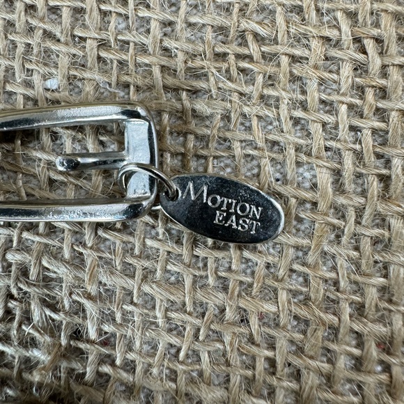 Vintage 1980’s women’s designer Motion East metal stretch belts S-M 30-34 inch - Picture 11 of 12